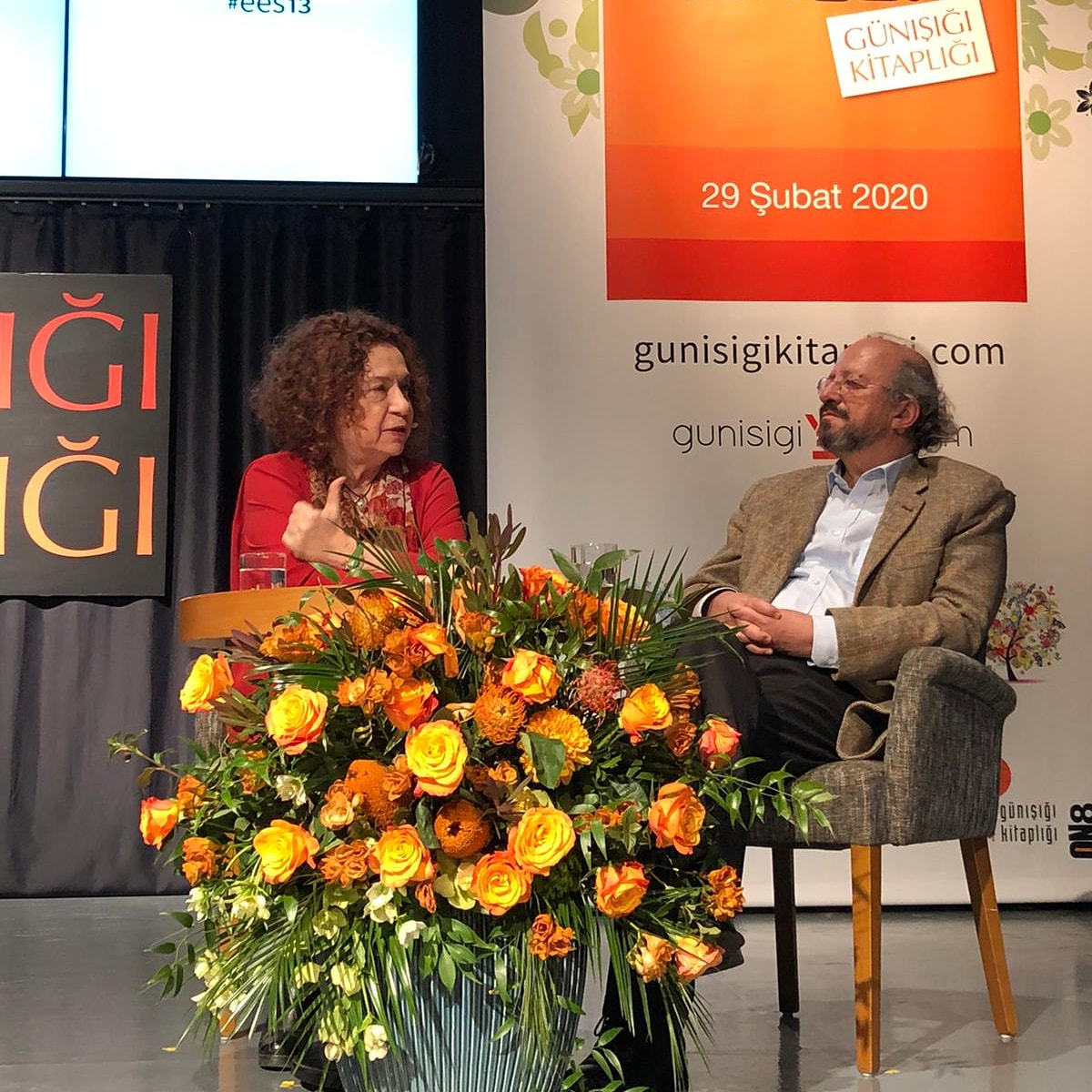 _Gunisigi's tweet photo. “Çocuk edebiyatının sanatsal bir tür olarak kabul edilmesi zaman aldı, yetişkin edebiyatı daha ön plandaydı. Bu önyargı zamanla kırıldı. Günümüzde, yetişkin edebiyatı ile çocuk edebiyatı birbirine yaklaştı.” #ees13 https://t.co/P8s657K1jH