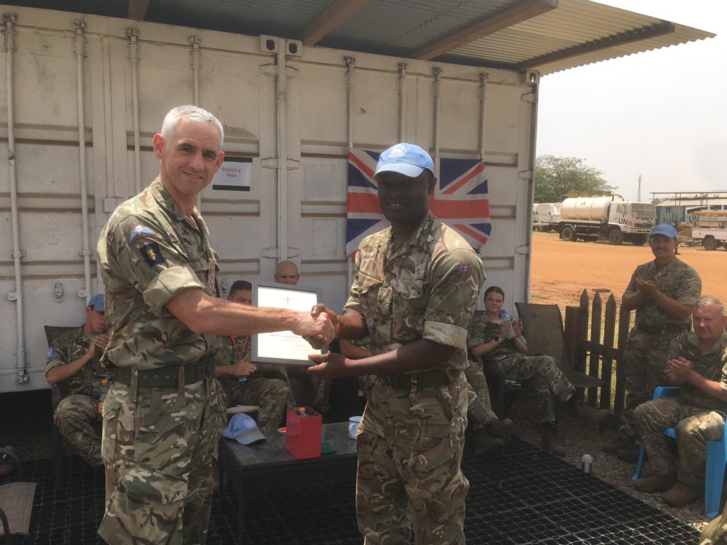 75EngrRegt's tweet photo. @Commander8X recognising hard work by presenting 8X Commendations and Commander’s Coins to individuals from @36_Engr_Regt  and 7 Regt RLC deployed on Op TRENTON 8. https://t.co/qqPCgO8dFH