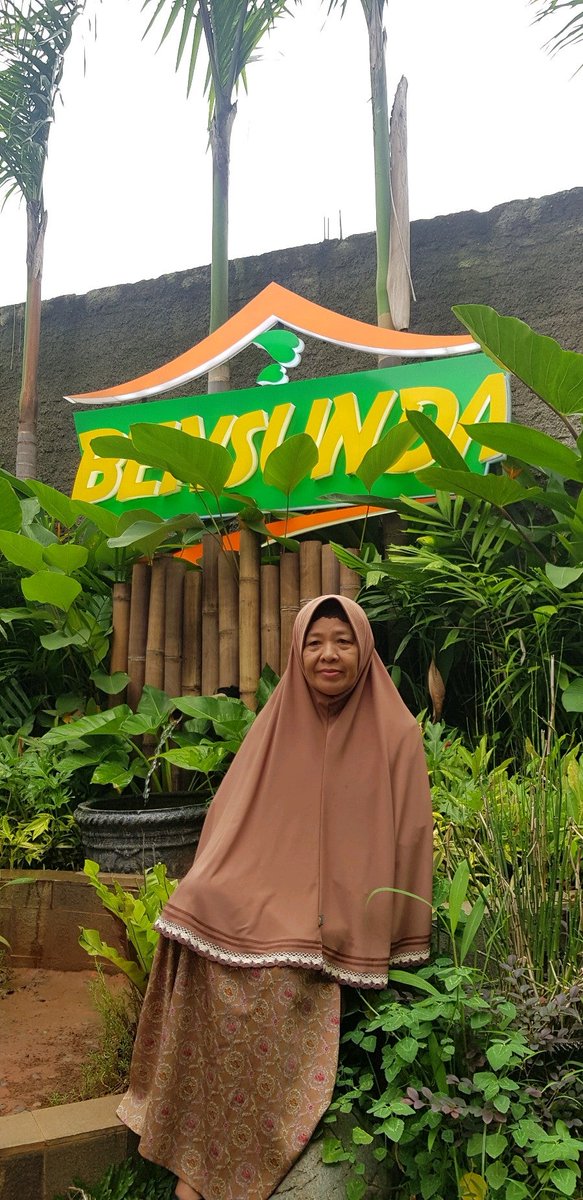AningKompa's tweet photo. Makan Sore (@ Bensunda in Kecamatan Kebayoran Baru, Daerah Khusus Ibukota Jakarta) https://t.co/c7XmezDIQV https://t.co/yMBfJ5MSyr
