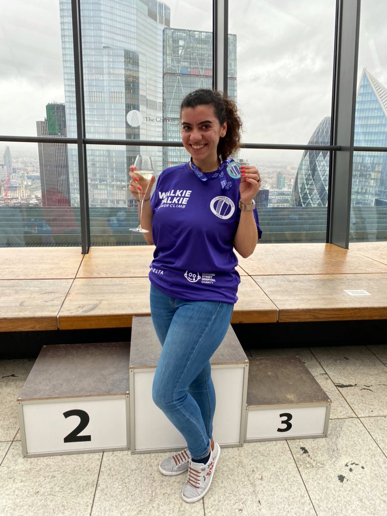 NSNcourage's tweet photo. Ho appena salito a piedi lo Sky Garden per un’iniziativa benefica erano 896 gradini e 36 piani sono apposto con l’attività fisica fino a quando morirò che a questo punto sarà molto presto ma ehi eccomi felice e sudata con la mia medaglia e il mio prosecco 🏅 🍷 https://t.co/irugj9SflY