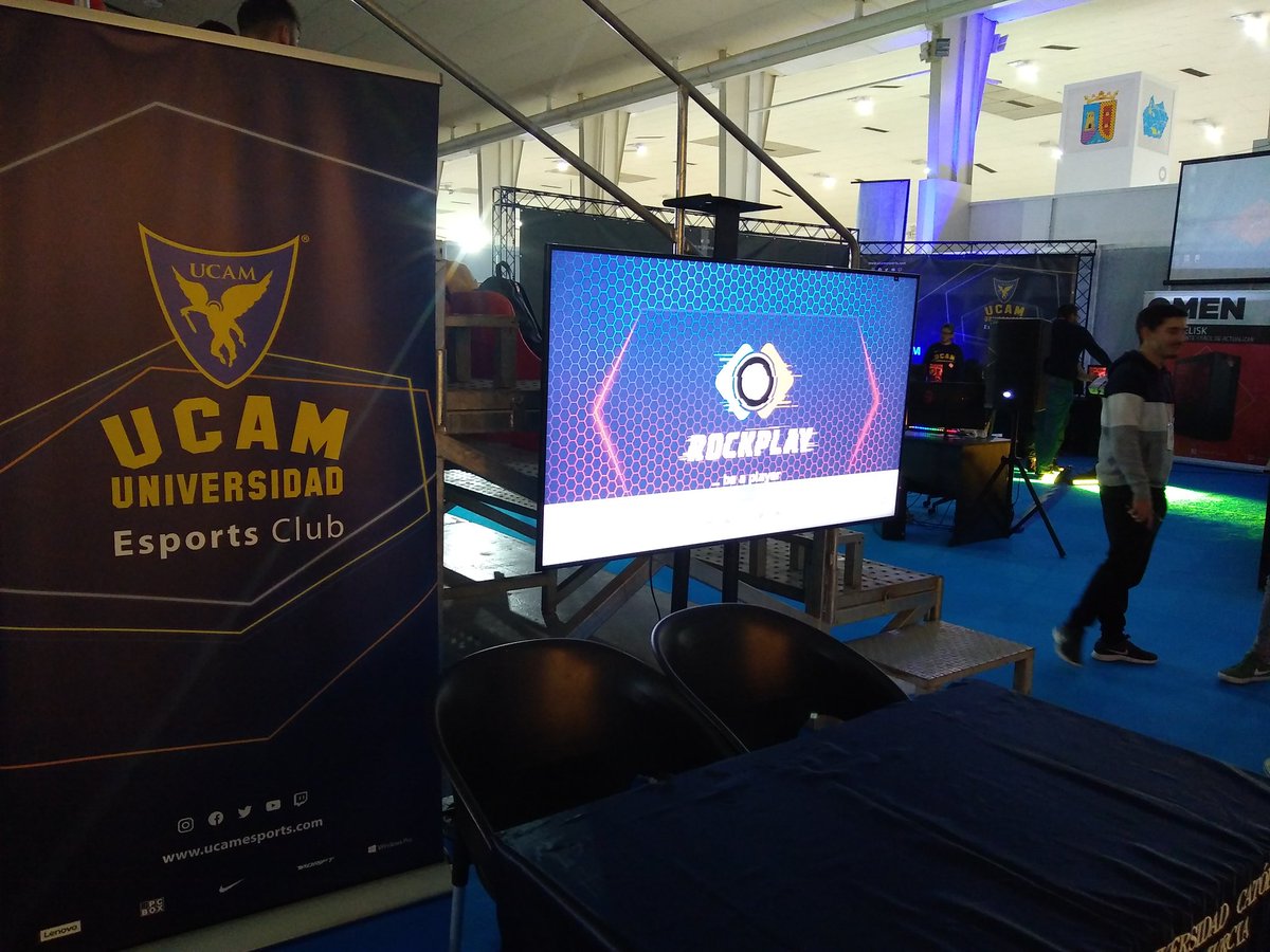 rockplaygaming's tweet photo. Pues ya estamos por la @winterfreak_mur 

Pasad a saludar, a jugar o a descansar de tanta fiesta en nuestros sofás. https://t.co/cetj8N560F