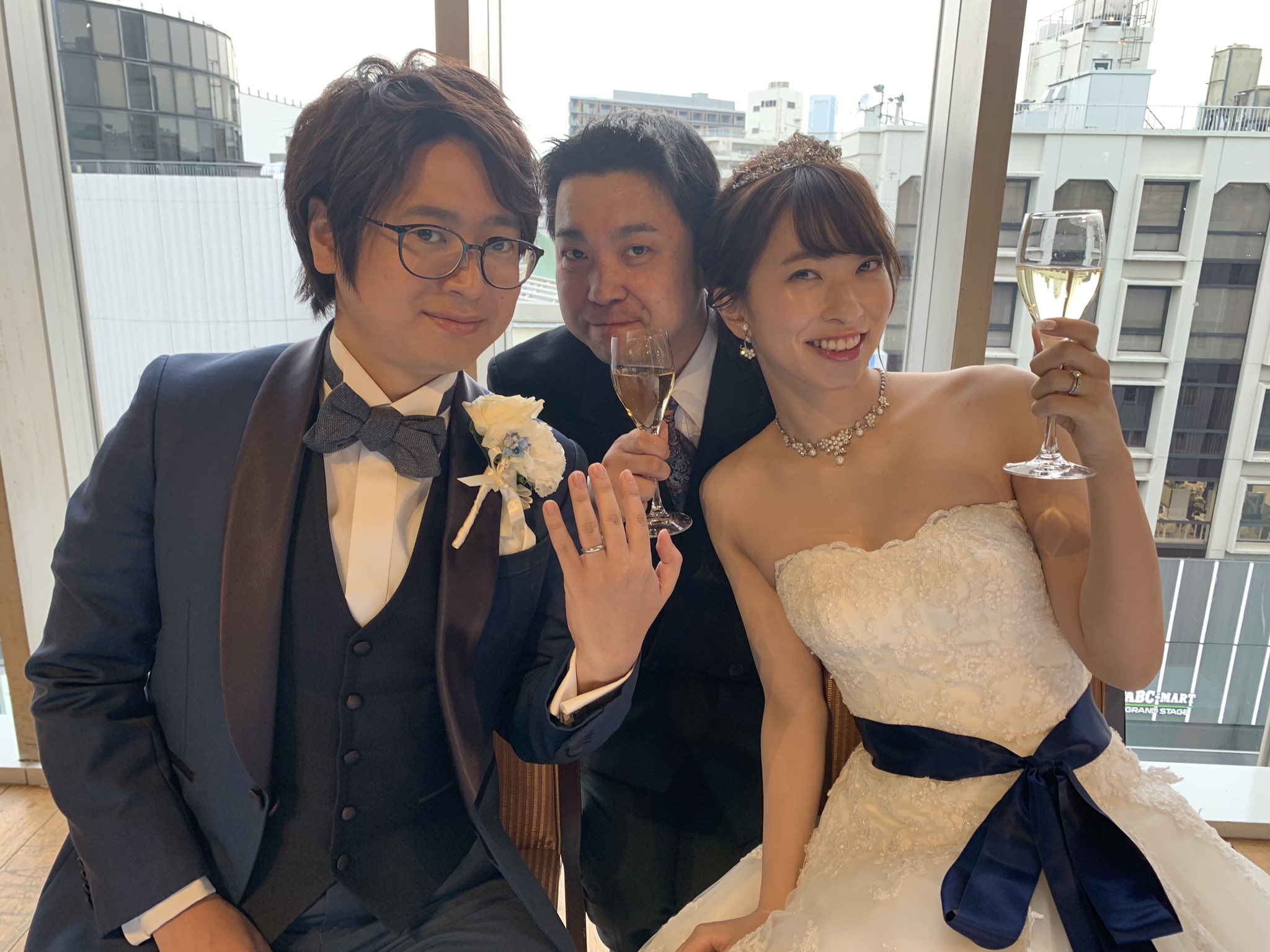 オオヌキ 大貫晋也 ふーど もっちー結婚おめでとう 本当素晴らしい会でしたー 久々に会えた人もいっぱいいて嬉しかったなー グラドル全員集合の写真撮ってたら配信カメラの前立っててめっちゃアールに怒られたのはクラスのみんなに