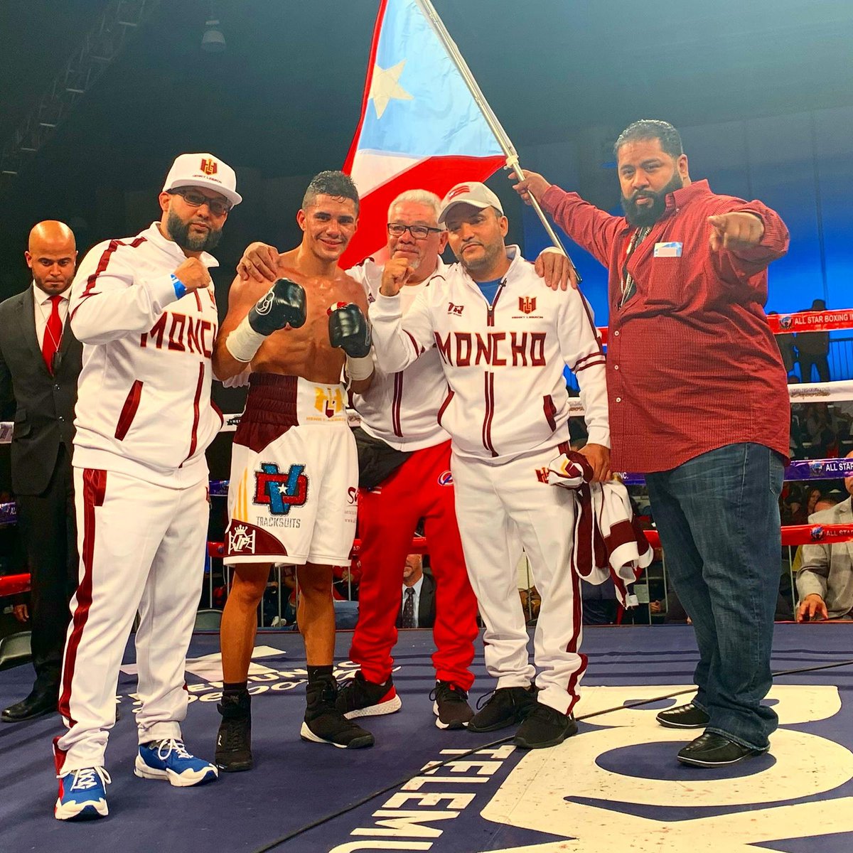 Victoria por desición unánime!! Contento con el trabajo realizado. Agradecido de nuestra fanaticada aquí presente en kissimmee🇵🇷 y con las buenas vibras de los que estan a la distancia en nuestra isla del encanto!🥊mil gracias  #SonsAdvertisment #DVtracksuits #Aguadilla #TopRank
