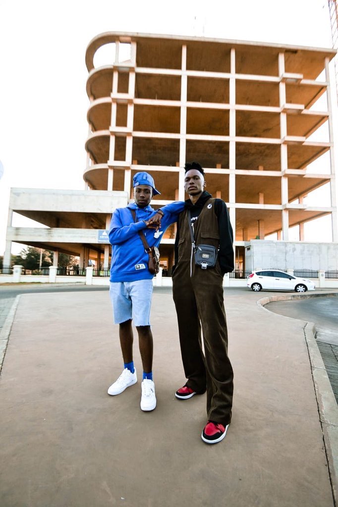 __1641__'s tweet photo. We are @NativeMag ‘s Rap Song of The Week,shoutout to @dennisadepeter #41WORLD #DESIGNERSZN #TapeMode https://t.co/mk3Qw2sx9y 🤳🏼🇳🇬🤝🇿🇦☄️🌍 https://t.co/zV9Te0kKlA