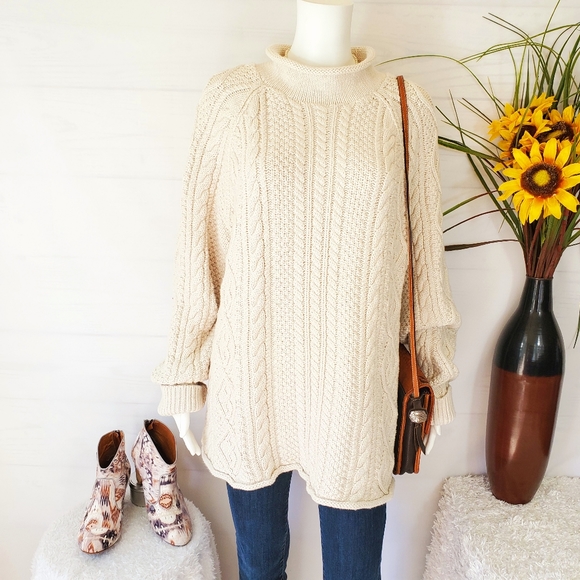 MarieATL's tweet photo. So good I had to share! Check out all the items I'm loving on @Poshmarkapp from @Jwurzbac1 #poshmark #fashion #style #shopmycloset #jcrew #seaglassjewelry #chaps: https://t.co/WsZYWjQoma https://t.co/6pUSLrK5uE