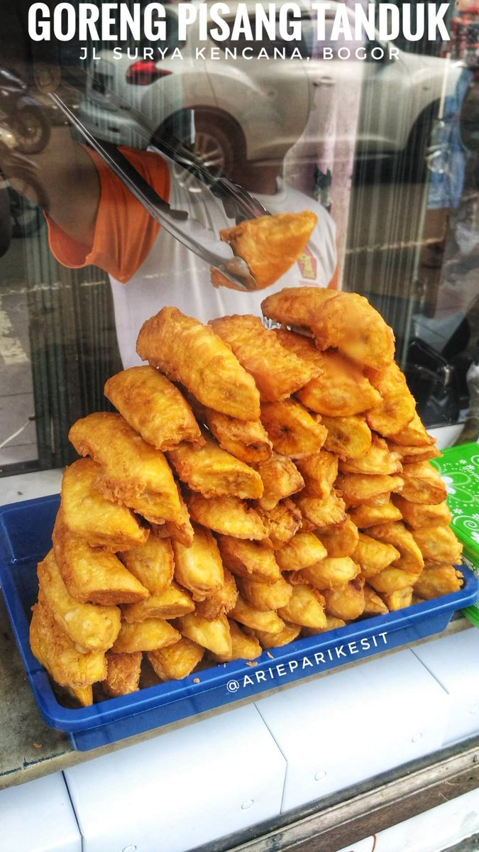 arieparikesit's tweet image. Teman sore yang tepat.

#Pisgor di daerahmu seperti apa?

Gorengan @ Jl. Suryakencana #Bogor (tanduk n uli)