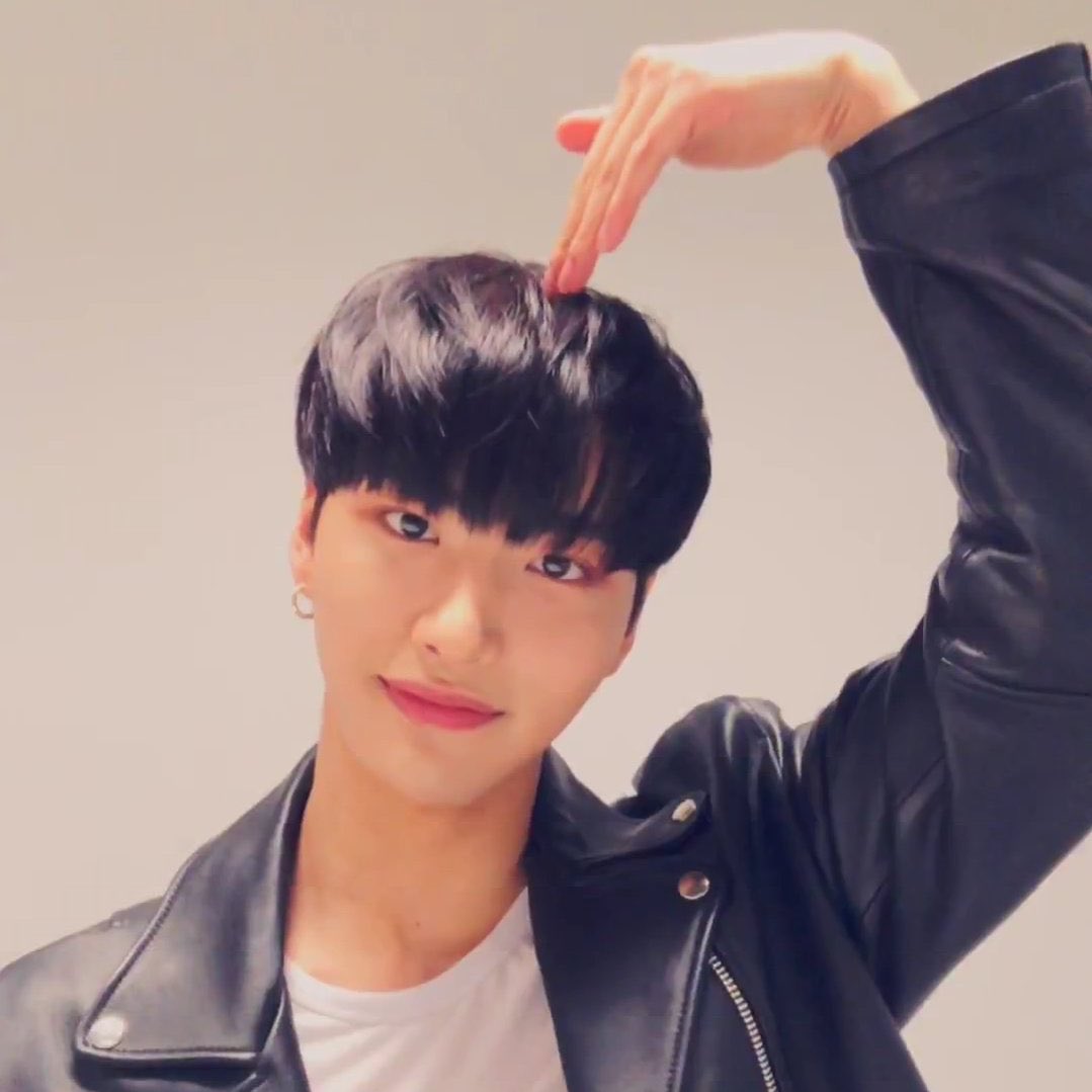 ⌗  :: day 59.seonghwa! you went live last night! thank you so much for feeding us hehe. i love you so much and i hope you’re having an awesome day, my biker boyfriend ～(^з^)-☆