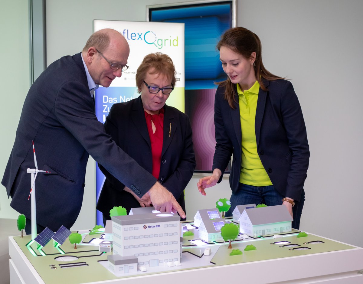 NetzeBW's tweet photo. Vom Erfolg im NETZLabor zur Standard-Anwendung: Neun Partner entwickeln mit #flexQgrid automatisierte Steuerung für #SmartGrid weiter. Startschuss des deutschlandweit einmaligen Projekts bei #Netze BW. #Energiewende #BMWi_Bund /u https://t.co/y8FA3jVBN4 https://t.co/JDX5fYmElb