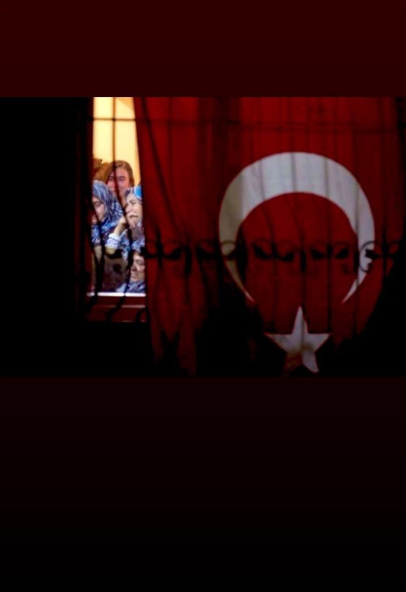 Şehzade Mustafa idam edilmiş,
Kanuni ağlamaktan perişan vaziyettedir.
Rüstem Paşa "Hünkarım bu kadar helak etmeyiniz kendinizi." der.

Kanuni:
"Konuş Rüstem konuş, ne devlet senin, ne evlat senin." diye cevap verir.

#TürkOrdusuTürkMilleti
#sehidimizvar 
#TurkeyisnotAlone