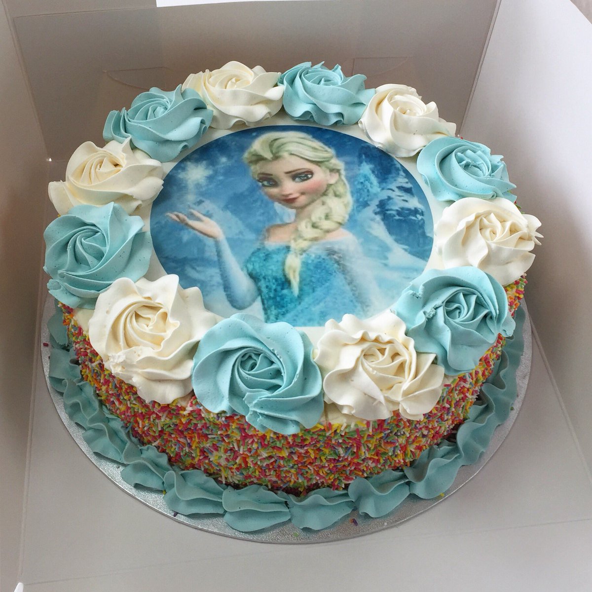 ZAHRACAKES's tweet photo. Much beloved Disney’s Frozen fresh cream cake. .
.
#disney #frozencake #frozen #elsa #zahracakes #manchester #sale #altrincham #cheshire #bolton #trafford #instadisney #edibletoppers #edibleimage #childrenscakes #freshcreamcake #blueandwhitecake https://t.co/smr7lirgaC