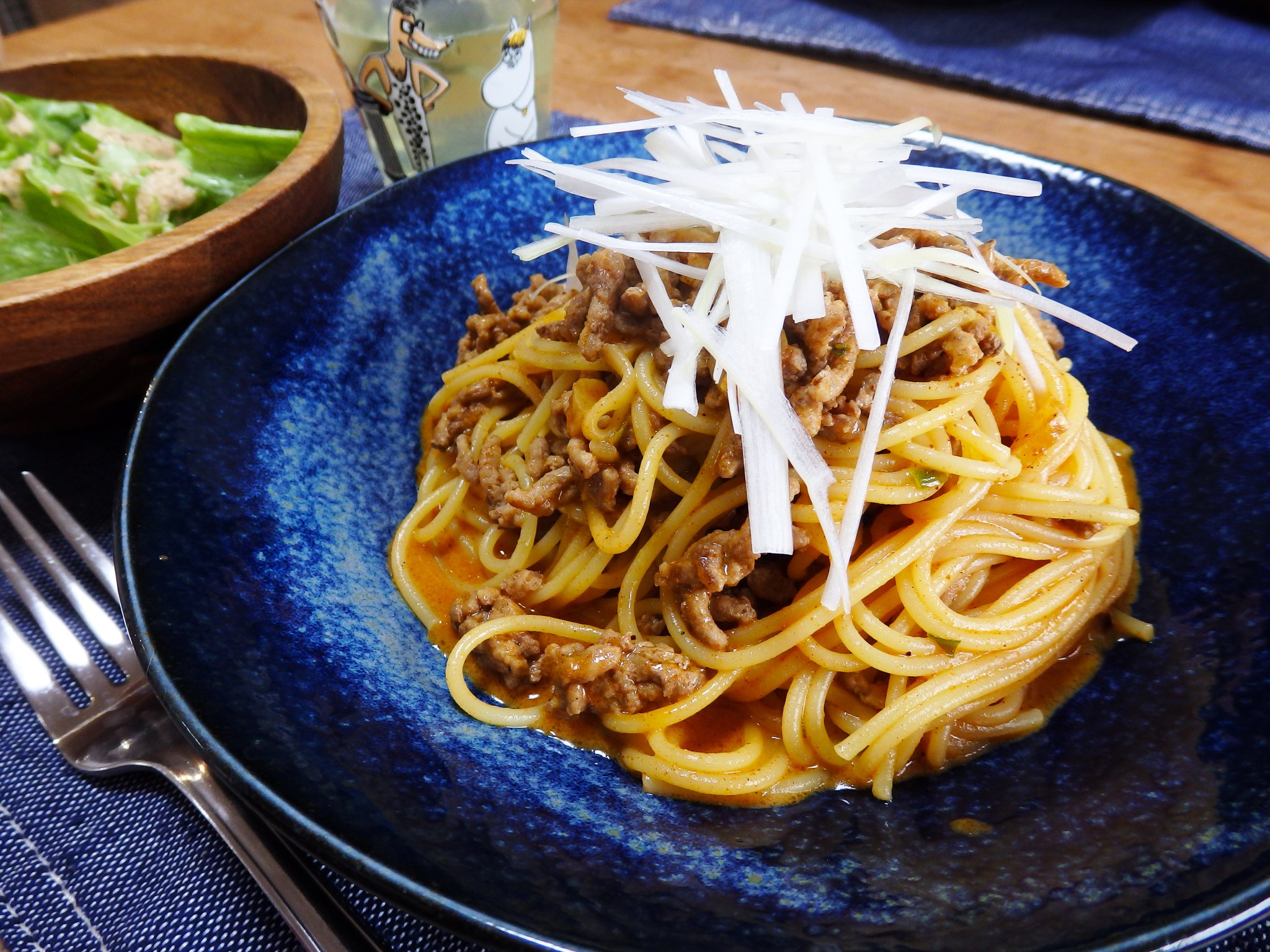 トータス杉村 おこもりレシピ 辛辛魚パスタ 1 まず夜食で 辛辛魚らーめん を食べて寝ます 余ったスープは冷蔵庫で保管 2 翌朝 オリーブ油でニンニクとひき肉を炒め辛辛魚スープを入れる 3 塩少々 牛乳で トータス杉村 おこもりレシピ 辛辛魚パスタ 1 まず夜食で 辛辛魚らーめん を食べて寝ます 余ったスープは冷蔵庫で保管 2 翌朝 オリーブ油でニンニクとひき肉を炒め辛辛魚スープを入れる 3 塩少々 牛乳で