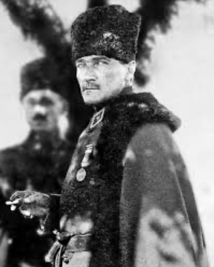 ismailsaymaz's tweet photo. Geçmişte Atatürk’ü, onun kavgasını ve devrimlerini yeterince kavrayamadan geçirdiğim her günü ziyan olup gitmiş sayıyorum. https://t.co/2ia872tkNt