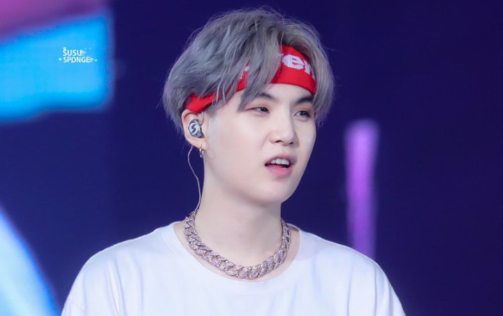 baemoonara's tweet photo. Cepat sembuh kocheenggnya army 😭 we purple you💜💜
#GetWellSoonYoongi
#YouTubeExplainThis
#YouTubeApologiseToARMY
#bring67Mback
#keepstreamingON
#YouTubeGiveUsOurViews https://t.co/9s3r4Q7HLR