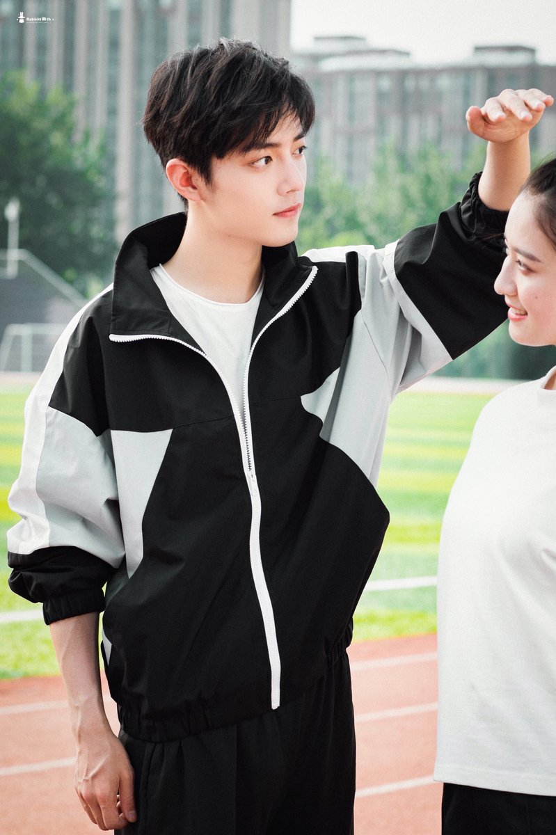 minamcollector's tweet photo. 얼굴 목선 손목 https://t.co/ZtHYNQlW1A