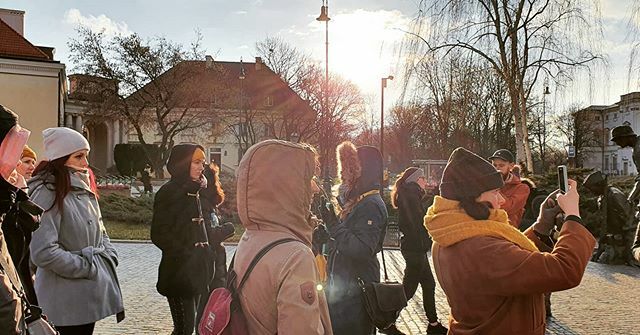 jweiht's tweet image. Had to transit Warsaw, so decided to layover for a night. Did my first free walking tour in Old Town Warsaw with some lovely sunshine. Visiting the Warsaw Rising Museum and Science Centre today, which has a laser show featuring music Dark Side of the Moo… ift.tt/2PCIjHA