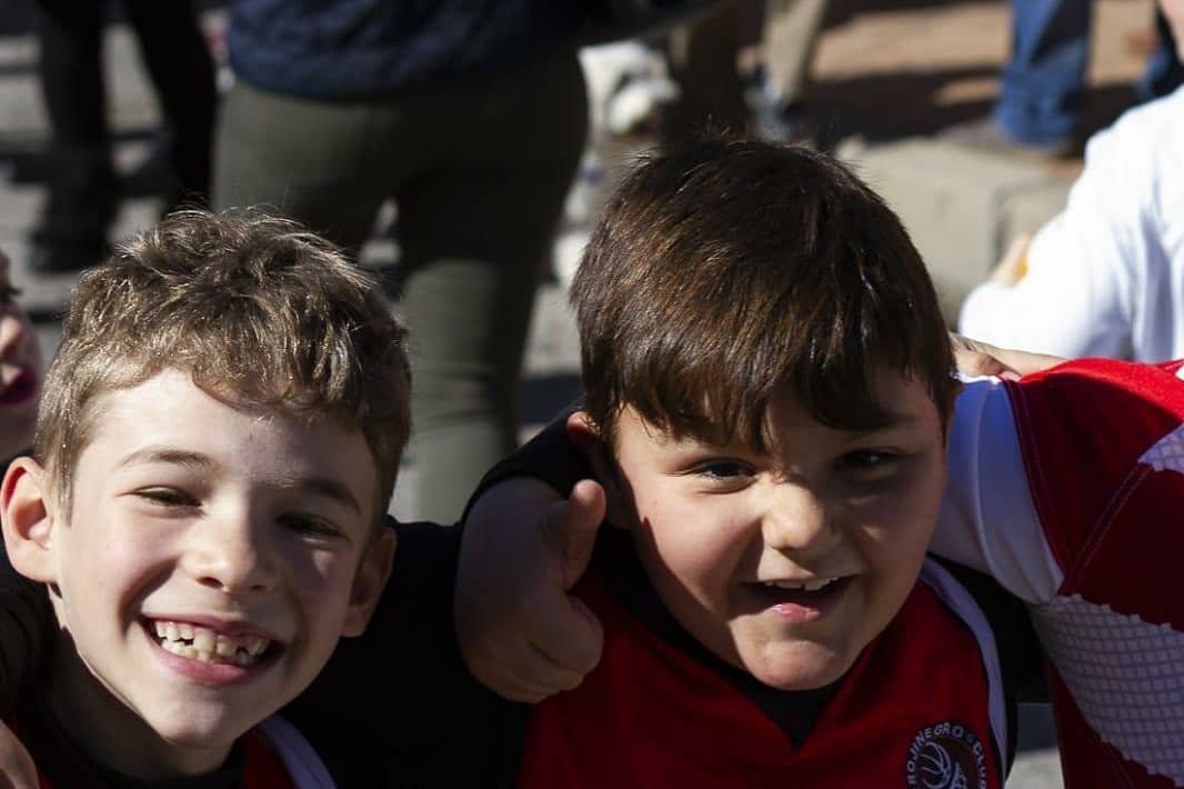ClubRojiNegro's tweet photo. Después de este carnaval en el que lxs jugadorxs del Club Roji Negro siguieron luciendo la camiseta por sus coles, hoy volvemos al juego!

Fin de semana completo para todos los equipos del Club. 

💪🏀 Vamos Cabanillas!!! ♥️🖤 https://t.co/MazvxvbXVr