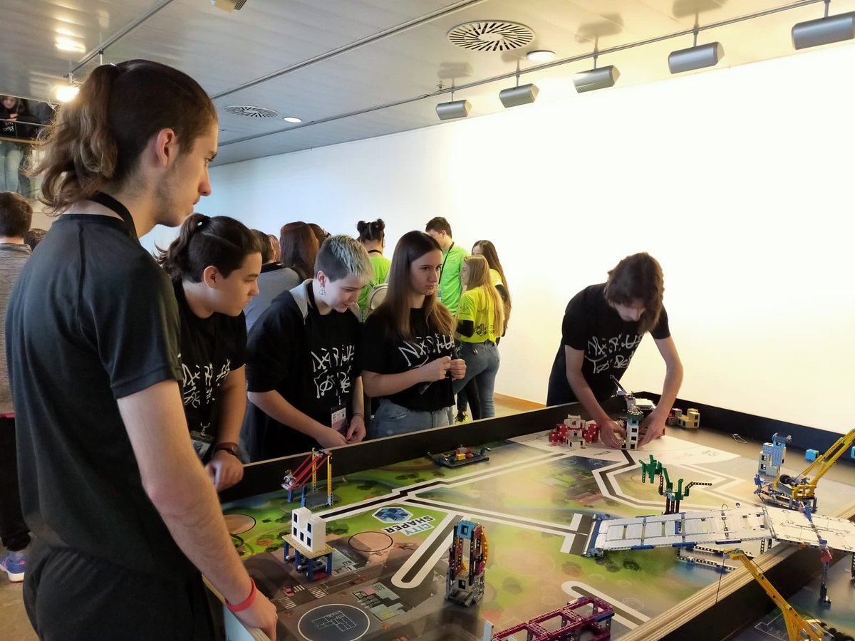insmariustorres's tweet photo. Ja en marxa per la #firstlegoleague a la @UdL_info @EPS_UdL 
Molta sort, equip!!!! https://t.co/PXQRwdW8on