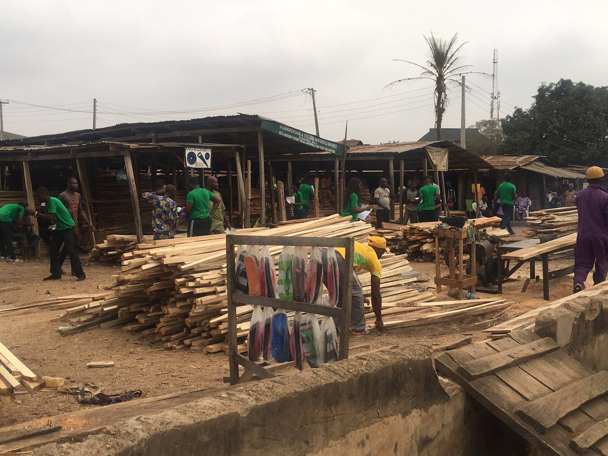 LagosShapers's tweet photo. Our goal with the P2R (Plastics to Resources) project is to execute a social engineering project to change the behavior of citizens on waste disposal, through a waste collection and aggregation system.
#P2RNaija #RecyclingPlastics #NewWorldProgramGrant #GlobalLagosShapers https://t.co/r4YAcbbXp6