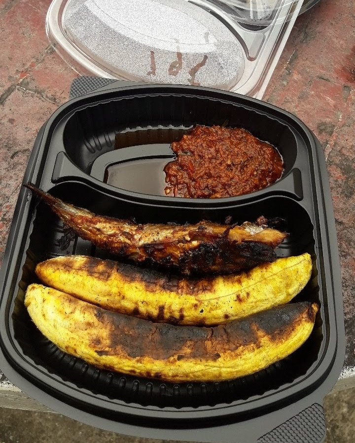 beedorff's tweet photo. What would you be having for lunch today? 

Come through to Visitor's lodge LUTH Idiaraba to enjoy some tasty meal today🤤 https://t.co/DMo5CZeGoG