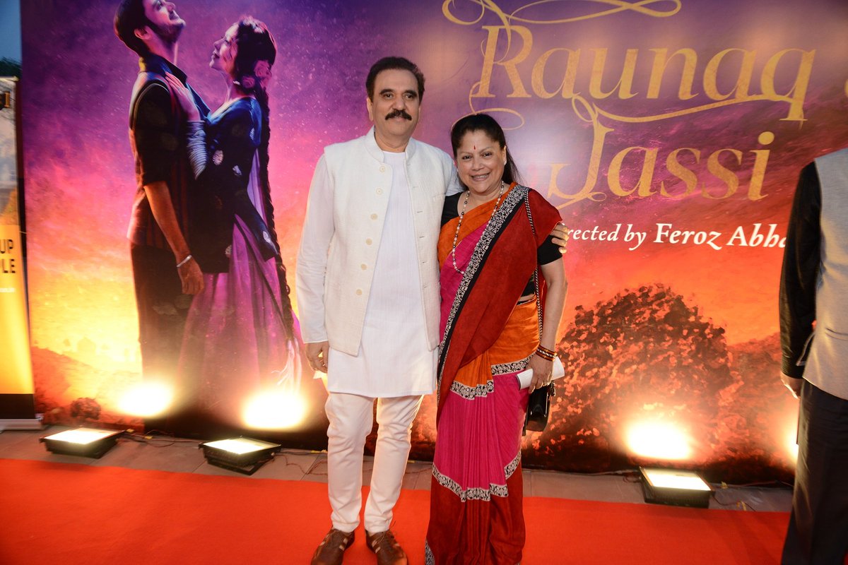 bookmyshow's tweet photo. The grand Delhi premiere of #FerozAbbasKhan's #RaunaqAndJassi saw the crème de la crème of the city gracing the red carpet! Here are some glimpses from the glitzy evening that was.

#BMSEvents https://t.co/KGw8nYtzKF