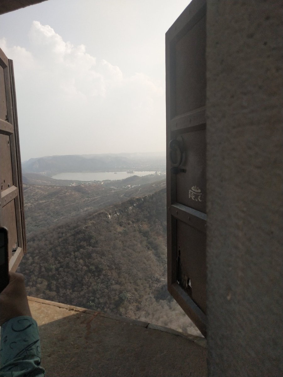 Thakurjuntomar's tweet image. Finally visited these beautiful places of jaipur. #FirstTimeVisit #LovelyJaipur #MyCity #CityPalace #JantarMantar #JaigarhFort #NahargarhFort