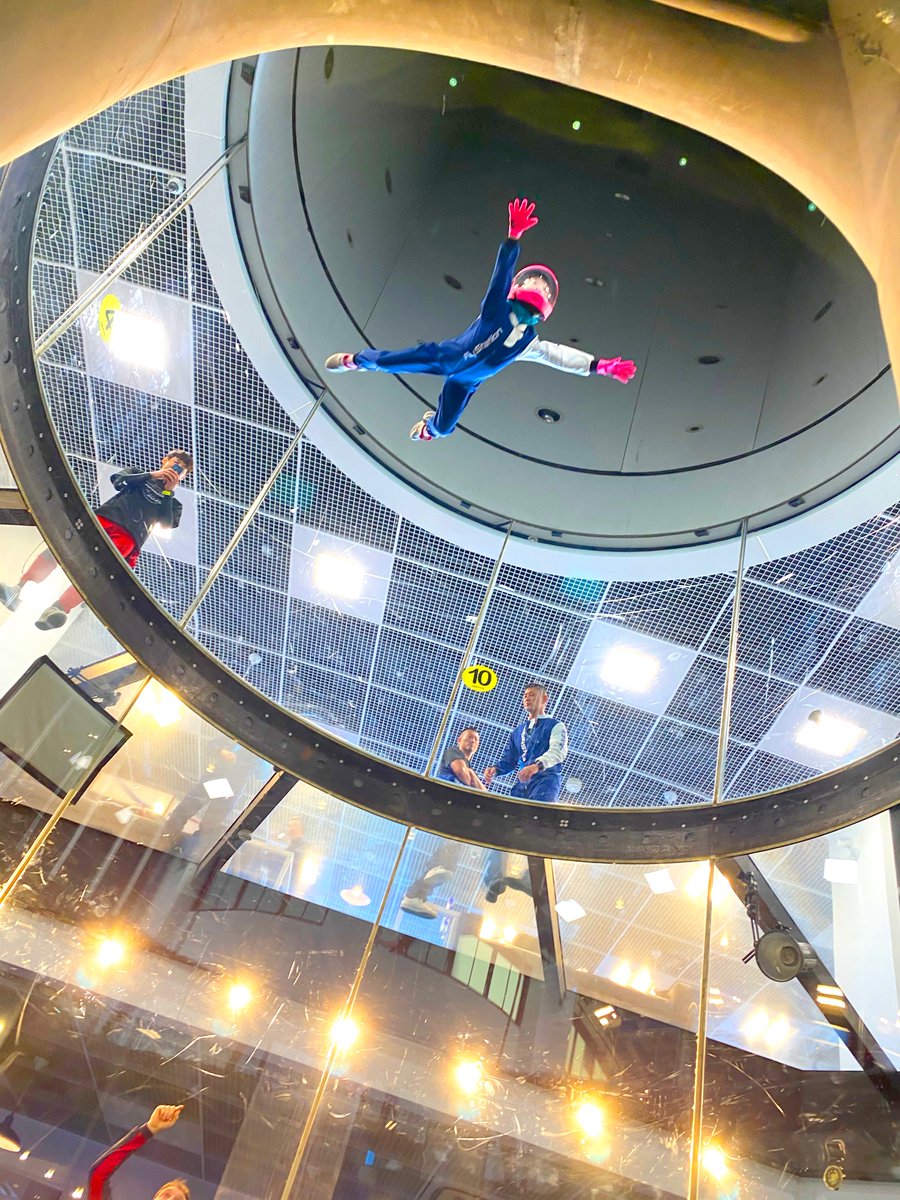 1人で飛びたい方必見‼️

1年以内に2分以上一般料金でフライトした方は
フライトスクールに参加することができます！
フライトスクールでは1人で飛べるようになる為の練習を行います！
是非ご参加ください✨
お問い合わせはこちら
TEL：048-940-5010
E-mail：yoyaku@flystation.jp
#フライステーション