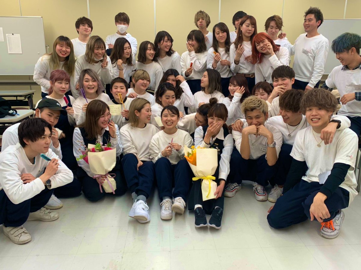 __shuto__6's tweet photo. あと4ヶ月とかで21歳とかほんまにハタチ過ぎたら1年早く感じるな
あ、明日国家試験絶��受かるぞー
こんなにしょぼい頭に10教科叩き込んだことないから頭パンクしかけです😆
みんなで笑って卒業したいね👍 https://t.co/PoddJTr7XB