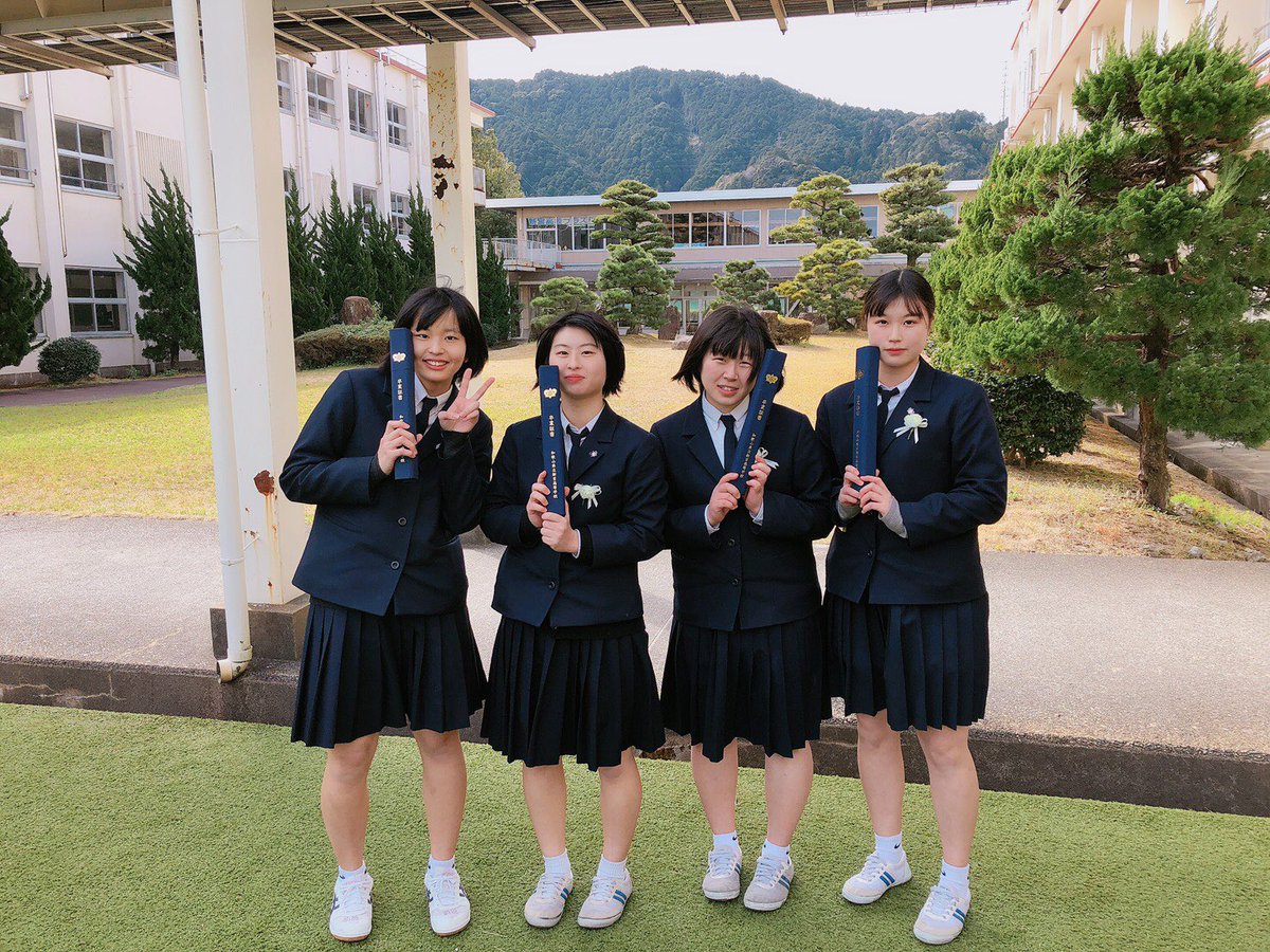 S10R25's tweet photo. 卒業
急すぎて実感無いけど、
みんなには感謝しかないよ。
本当にありがとう。
皆大好きです！ https://t.co/XBF7QLdbt0