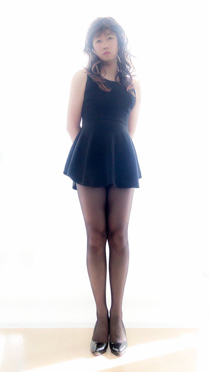 SoyounCd's tweet photo. Black mini-dress
#mini_dress #pantyhosestockings #highheels #검스 #CD_Soyoun https://t.co/8kGbtO7jiB
