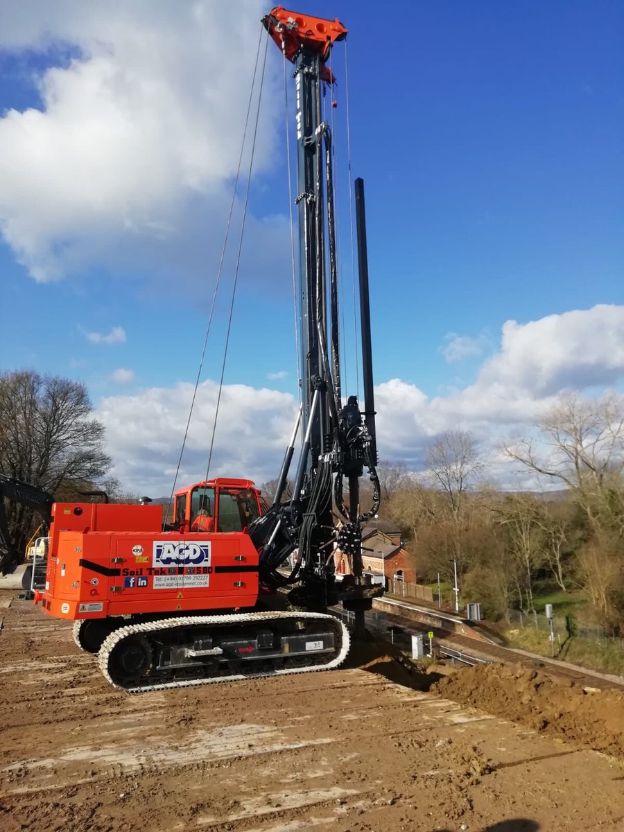 AGDEquipment's tweet photo. More emergency works on the railways. This time we’ve mobilised one of our @SoiltekSrl S80 compact #CFA piling rigs ready to install a #KingPost wall for @IvorKingPiling on behalf of @NetworkRailSE https://t.co/3BSz6kUmE6