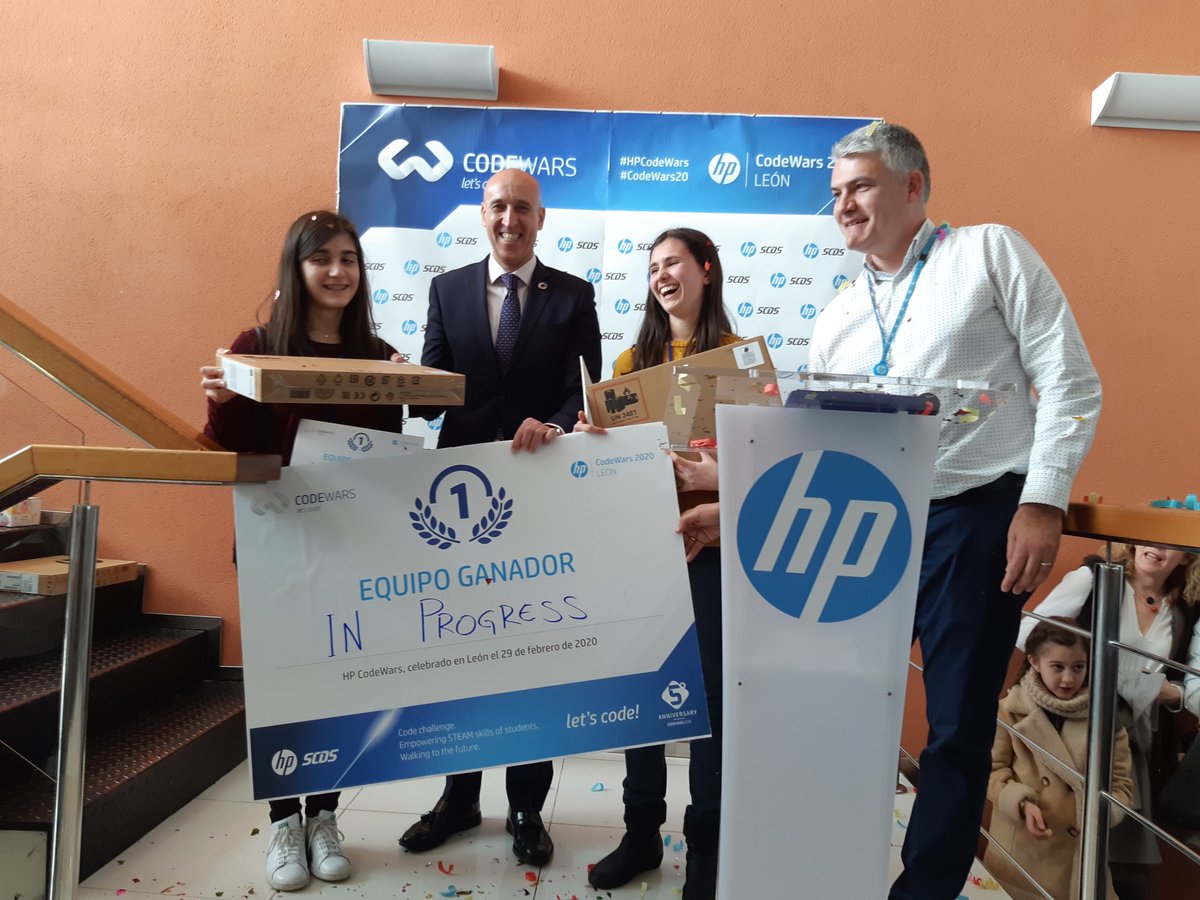 LeonAyto's tweet photo. El alcalde de León, @JADIEZLEON, ha entregado esta mañana los premios #HPCodewars #CodeWars2020 de @HP cuyo objetivo es promocionar entre los jóvenes las carreras técnica.
¡Enhorabuena a los ganadores y ganadoras y a todos los participantes!
#leonesp #premios #innovación https://t.co/ZTBzR5Cnhs