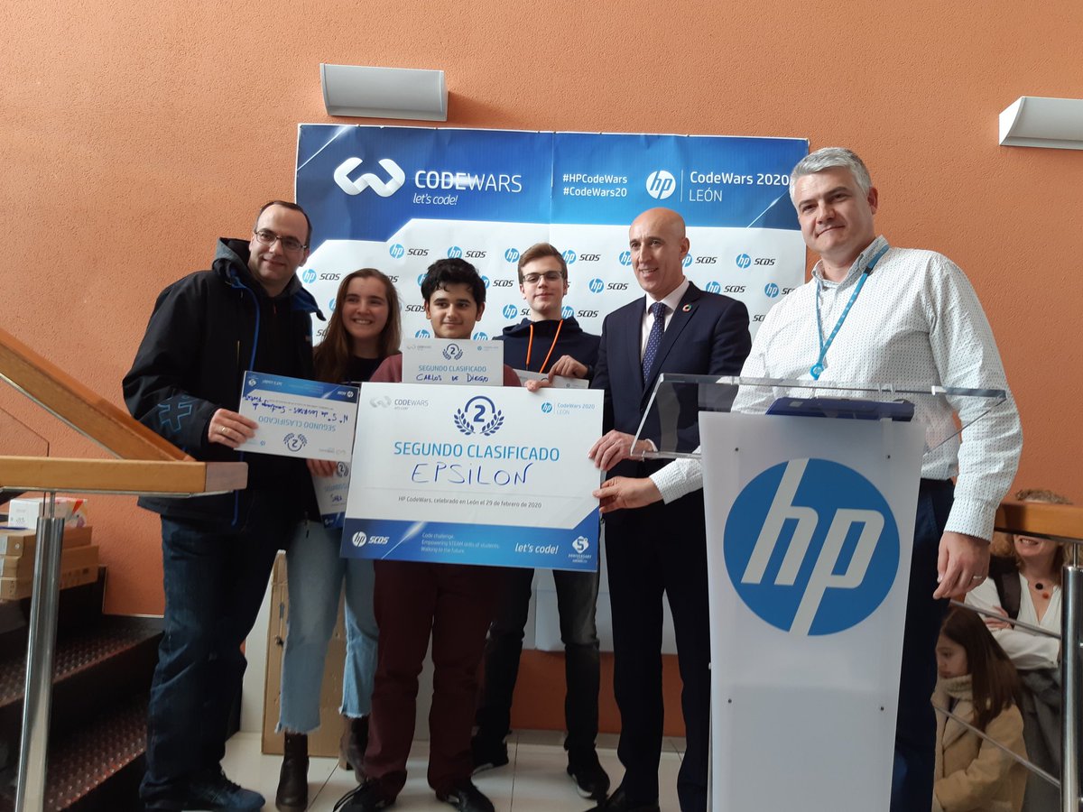 LeonAyto's tweet photo. El alcalde de León, @JADIEZLEON, ha entregado esta mañana los premios #HPCodewars #CodeWars2020 de @HP cuyo objetivo es promocionar entre los jóvenes las carreras técnica.
¡Enhorabuena a los ganadores y ganadoras y a todos los participantes!
#leonesp #premios #innovación https://t.co/ZTBzR5Cnhs