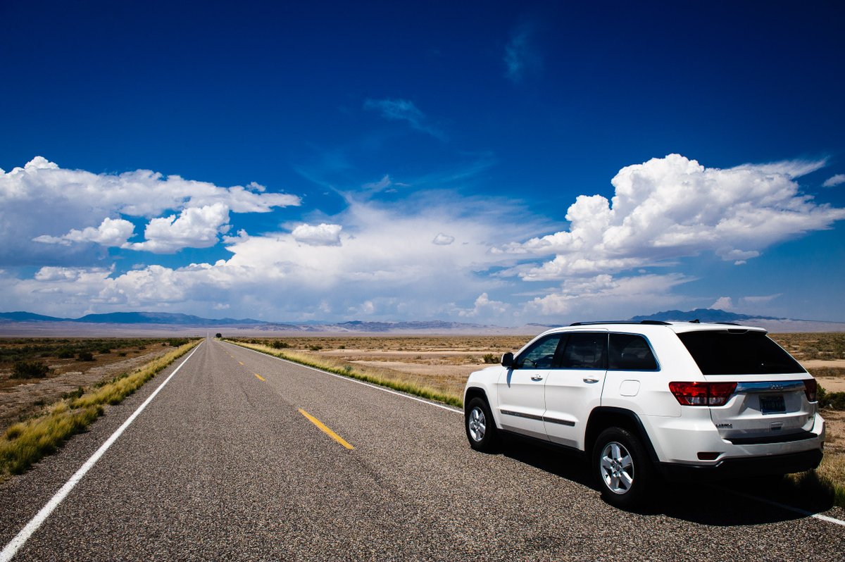 FotoMarxreiter's tweet photo. Eine kleine Hommage an unsern treuen Reisebegleiter in den USA.
#usa #highway50 #desert #somewhereinthenowhere #travel #wanderlust #travelphotography #suv #jeep #grandcherokee #utah #sky #highway #nikon #nikonphotography #nature #car #d3 https://t.co/oKoBjQTPer