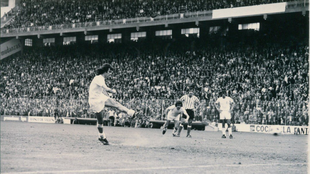 FOTOS HISTORICAS O CHULAS DE FUTBOL - Página 14 ER81KIcWAAIrD57?format=jpg&name=medium