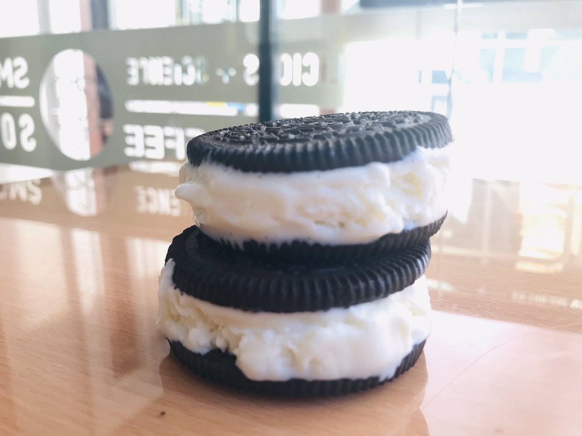 SubZeroPDX's tweet image. Oreo Cookie Sandwiches? Yes, please!  #OREO #icecream #joy