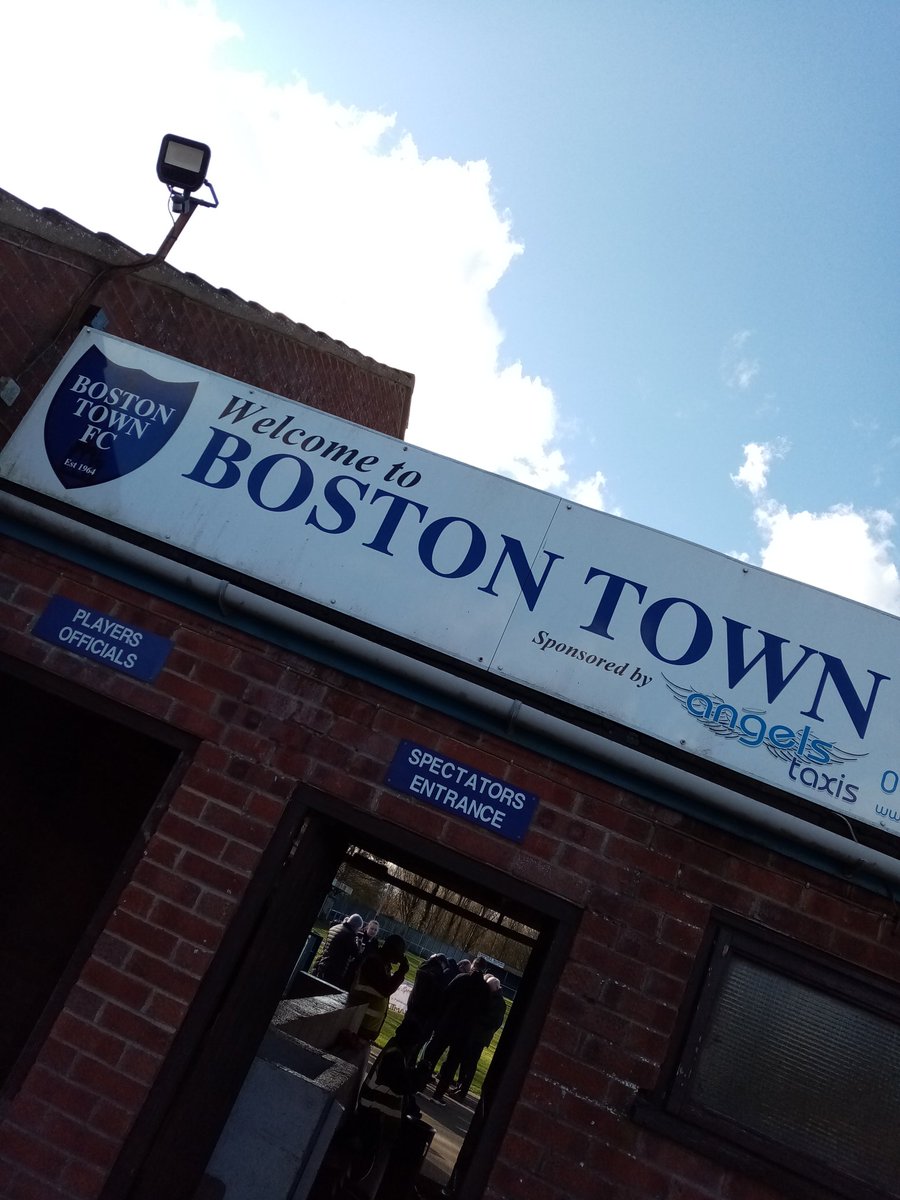 HarbTownFC's tweet photo. The sun is shining here @bostontownfc for the @HarbTownFC away @utdcos premier match #OnlyGameOn #UpTheBees @hfmnews @AllHarborough https://t.co/tSbVOFpjux