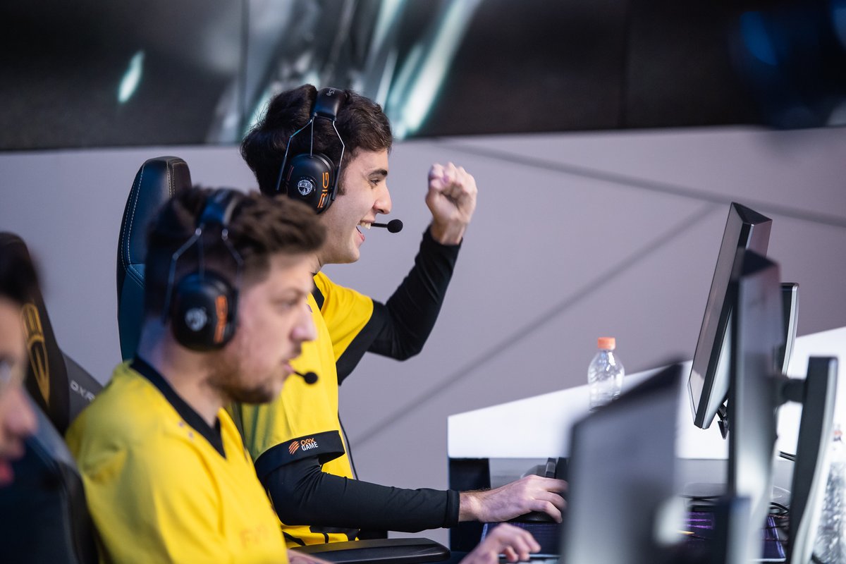 oexgameoficial's tweet photo. E daqui há pouco tem CBLOL 🔥 Manda aí sua torcida pra @vivokeyd! 😎⚔#oex #oexgame #headsetgamer #perifericosgamer #headset #pcgamer #pcgaming #pc #setupgamer https://t.co/wiyYD4nwfy