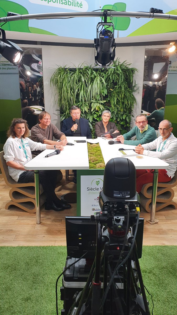 sieclevert's tweet photo. De nouveau avec nos partenaires @Rustica_Hebdo et @AJJH_France pour débattre au sujet du biocontrôle : "on fait comment au jardin ?" #SIA2020 #SiecleVert https://t.co/pwv5Jsg7TR