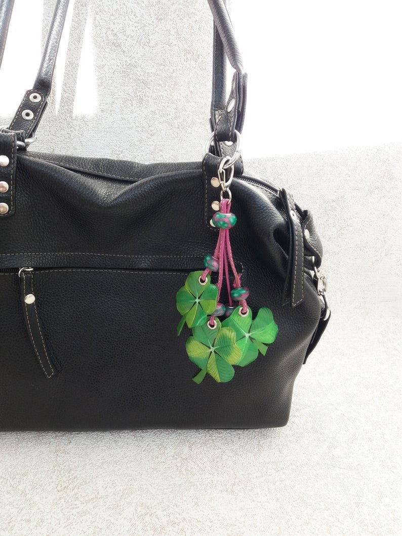 jamaika122's tweet photo. #leatherthings #leathergift #leathercraft #leatherleaf #leatherhandmade #leaf #Leatherbagcharm #clover #cloverleaf #goodluck #handmadebeads #bagdecor Good Luck Leather bag charm quatrefoil and trefoil clover with handmade beads. St.Patrick 's Day https://t.co/an1pm7C1YR https://t.co/RodIHj89So