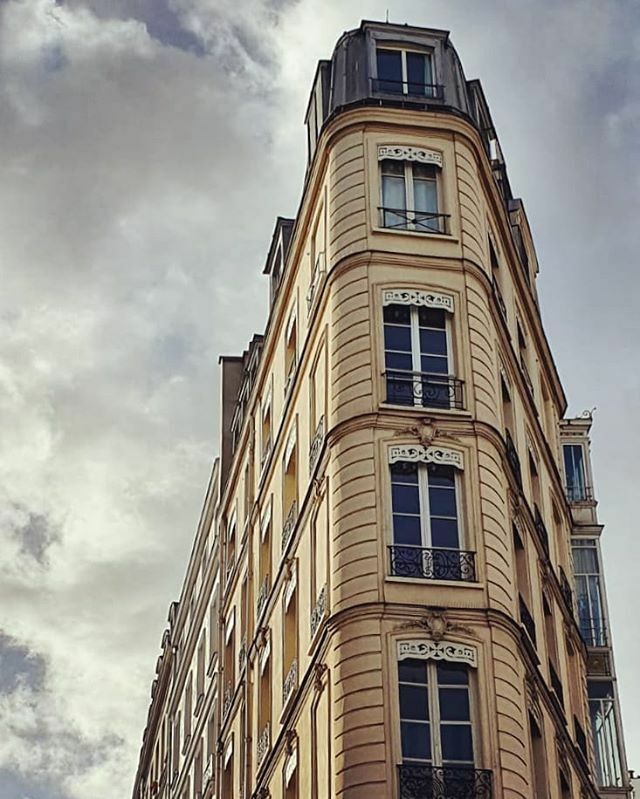 BellandaInParis's tweet photo. Remember to look up while walking around Paris or you’ll miss these gorgeous views. #Paris ❤
#expatlife #travel #tourism #igersparis #france #igersparis #visitfrance #topparisphoto #parismaville #thisisparis #parisfranceofficial #parisbyday #parisli… https://t.co/QqddJzgxCR https://t.co/6X0nnXNluP