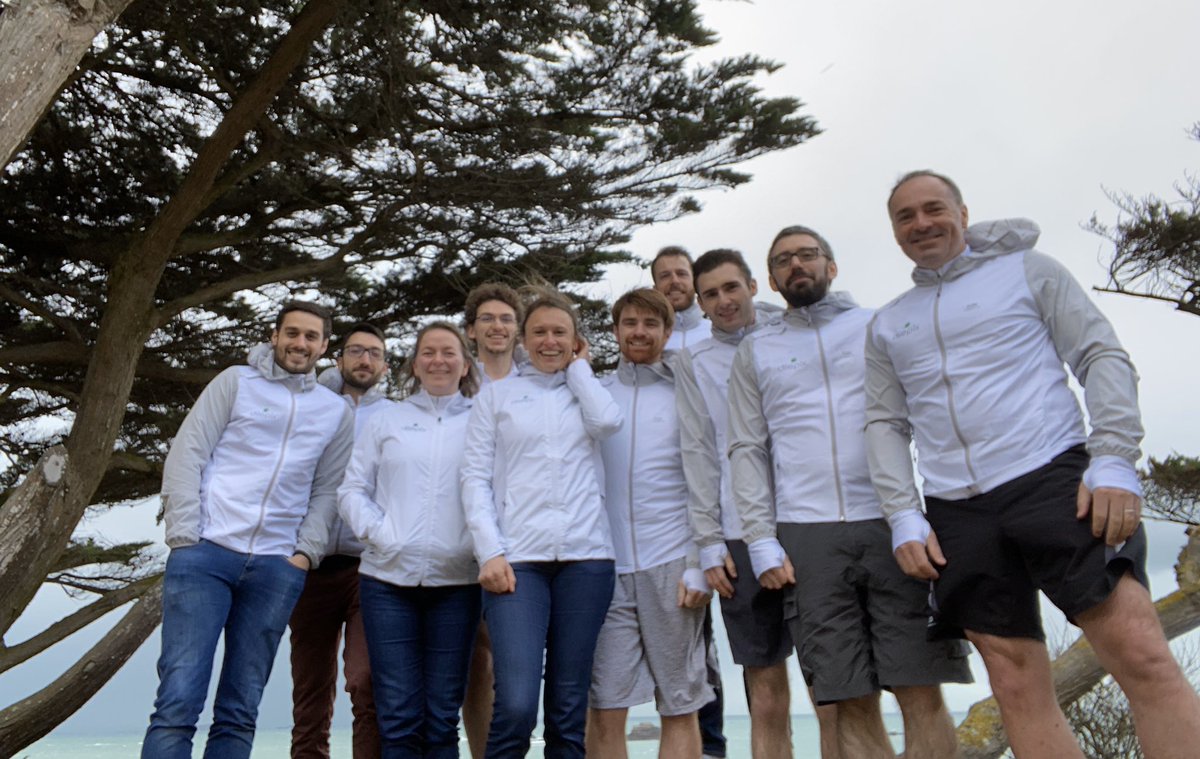 DilepixLIVE's tweet photo. 🏃‍♂️La team @DilepixLIVE est heureuse de participer (malgré de vent 💨) à un #teambuilding à @SaintMaloVille. Au programme : 🤝appprendre a mieux se connaître, 🔎plans d’actions de Dilepix et 🏃🏻‍♀️participation à @Intrailmuros, #kitesurf 🪂. On est pas beaux avec nos tenues ? 😉 https://t.co/V1vTTJOCbs