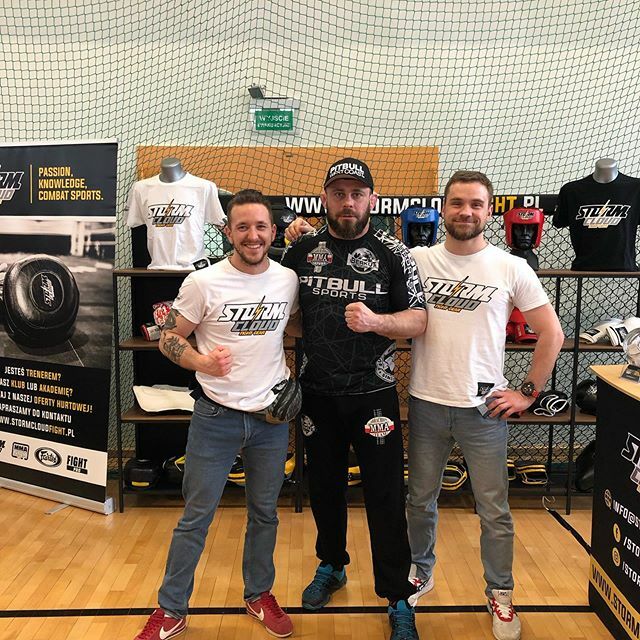 Arrachion's tweet photo. Wizyta w @stormcloudfight !! Mega robota Panowie, sprzęt naprawdę robi wrażenie, gratulujemy:) https://t.co/dqbAqZnYFj https://t.co/1Dgl98FzyM