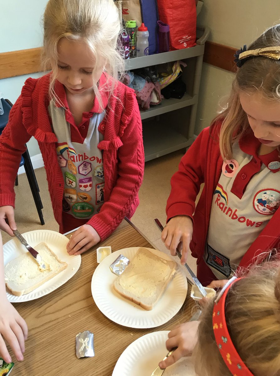 1stHawRainbows's tweet photo. Fairy bread 🧚‍♀️ 🥖 #ThinkingDay2020 @Guiding_LaSER @HawthornsSchool @GGSurreyEast https://t.co/PJe1UvOBPy