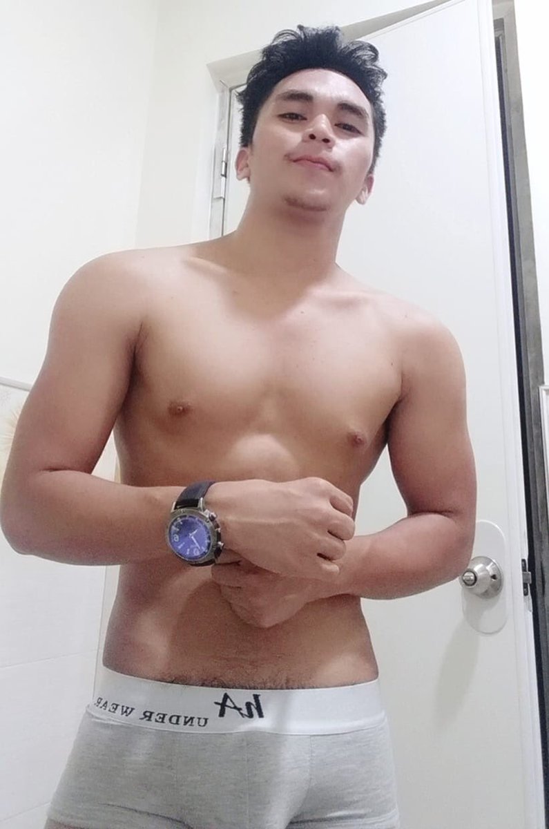 AlaidMax's tweet photo. #nipples #pubes #bulge #hot #boxersbriefs #gray #white https://t.co/CqMvGTdYeK