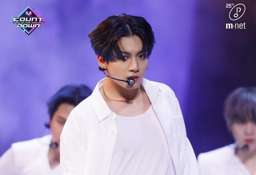 allkpop's tweet photo. [UCC] Non fans and locals are extremely impressed by My Time by BTS’ Jungkook after several edits with the song went viral
https://t.co/Zg49Uq61DK https://t.co/DITDlHcpmo