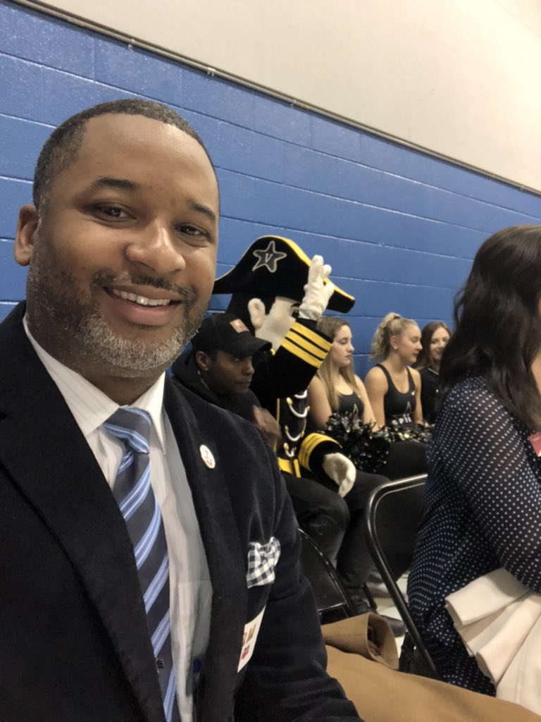 LoForLiteracy's tweet photo. @BookemNash introduced me at #ReadMeDay at Glengarry & the students went wild! Then I realized it wasn’t for me, but for @VanderbiltU’s Mr. C sitting behind me! 😩😂 https://t.co/Se0YUcq3xI