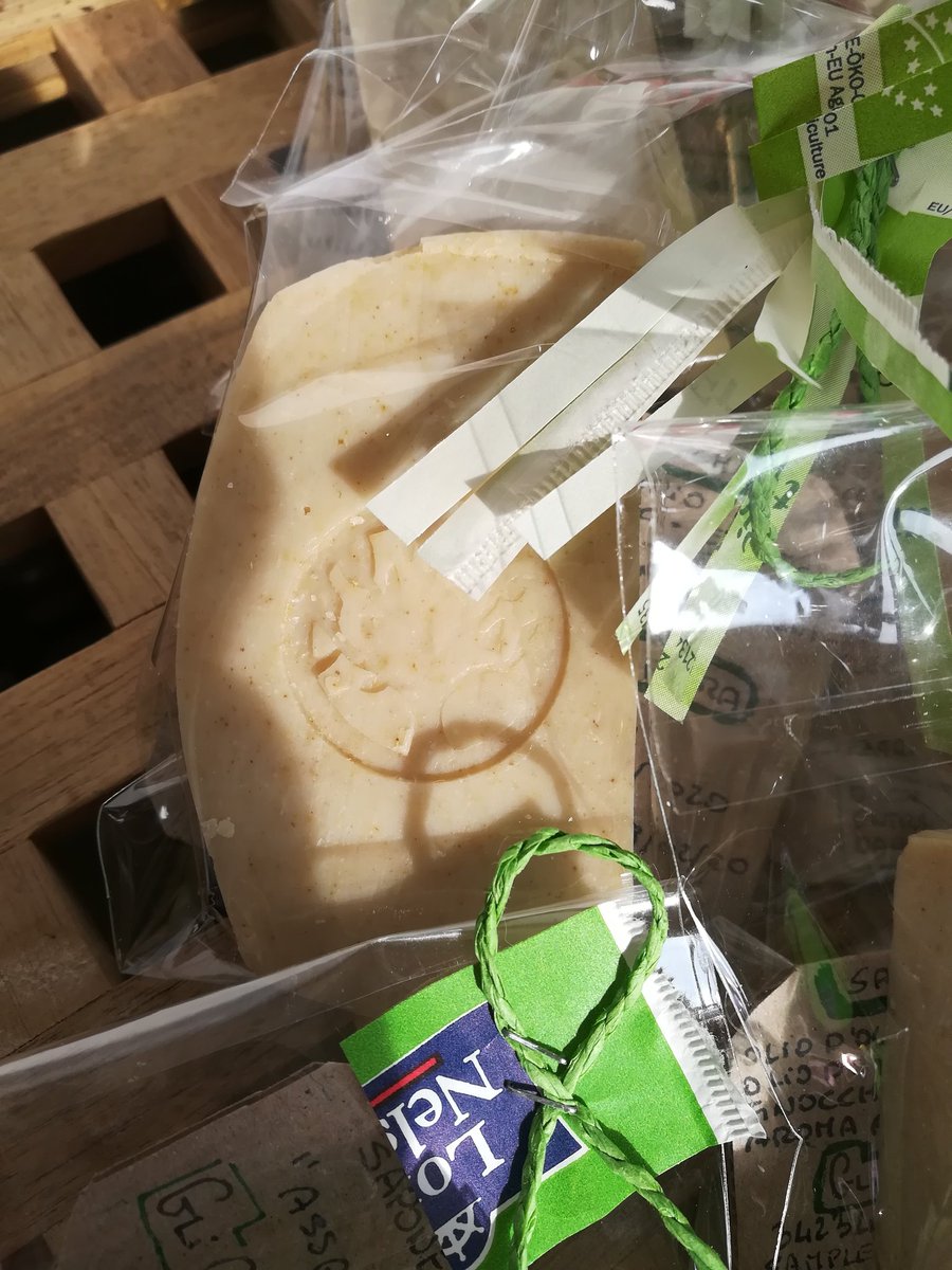 AromiGli's tweet photo. PACKAGING SAPONE AL FINOCCHIO più info/more info ➡ https://t.co/lAx2ErNywm
#gliaromidicleopatra👁 #handmadesoap #handcraftedsoap #soap #sapone #finocchio #infuso #NaturalSkincare #vegansoap #HealthySkin #MadeInItaly #artisansoap #Vegan #skincare #naturalhealth #fightcoronavirus https://t.co/MVWEDBqLYN