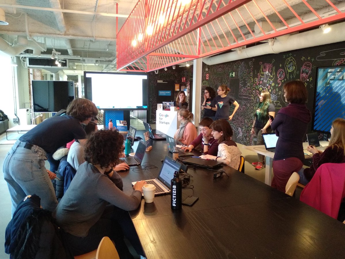 Menudo tallerazo de la mano de <a href="/VuevixensESP/">vuevixensESP</a> ¡Cómo moláis, amigas! 🤗🤗🤗 #NodeGirlsMadrid