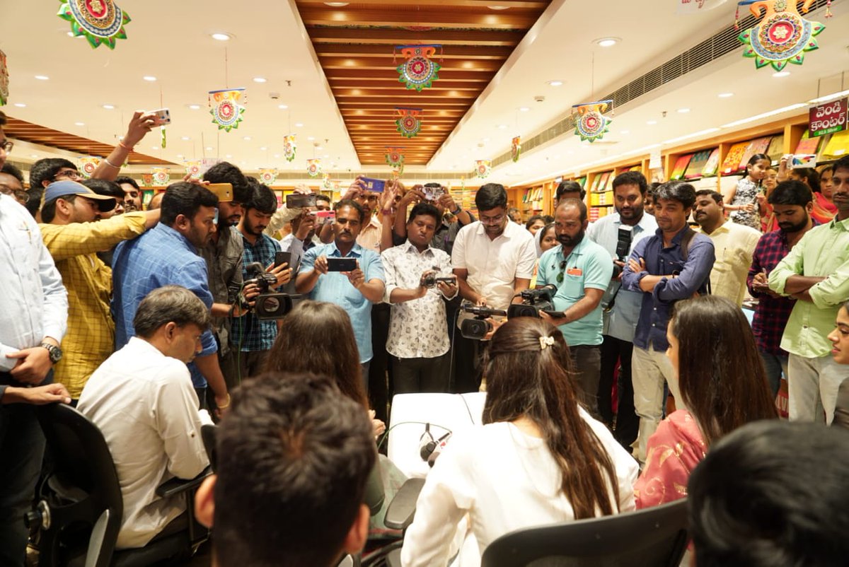 TeluguBulletin's tweet photo. Team #AOAO at #Subhamasthu Shopping Mall
#NellorePromotions @Nellore
#AOAO is releasing on 6th of March..
@srinivasvegi @baluadusumilli @DhanyaB @komaleeprasad @iamtridha @SiddhiIdnani https://t.co/oUxMbLtIwX