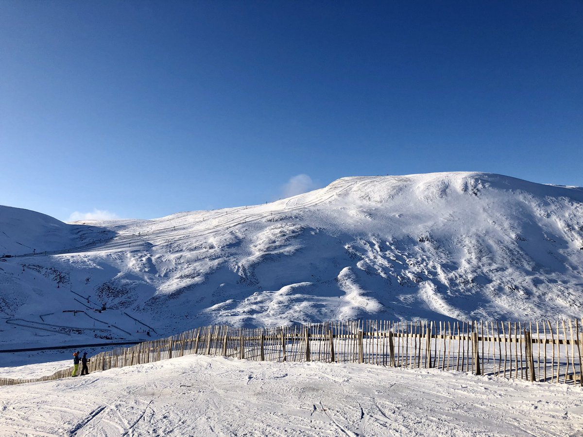 StephenVidal's tweet photo. More photos from the beautiful @theglenshee - my first time at Glenshee having skied at Glencoe, Nevis Range and Cairngorm - my wifes first time snowboarding in Scotland 🏴󠁧󠁢󠁳󠁣󠁴󠁿 ⛷ 🏂 ❄️ https://t.co/LFH5SLJA2Y